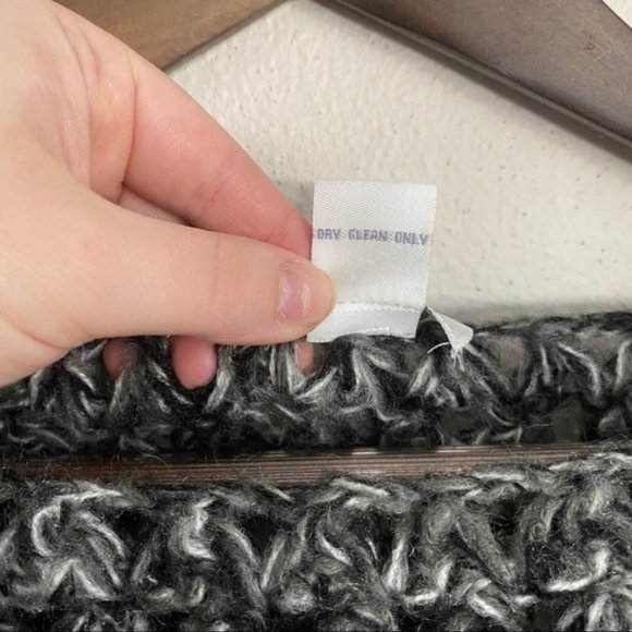 Yuppi Crochet Fringe High/Low Poncho - Picture 5 of 6